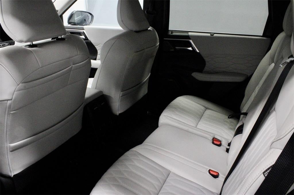 2025 Mitsubishi Outlander Platinum Edition