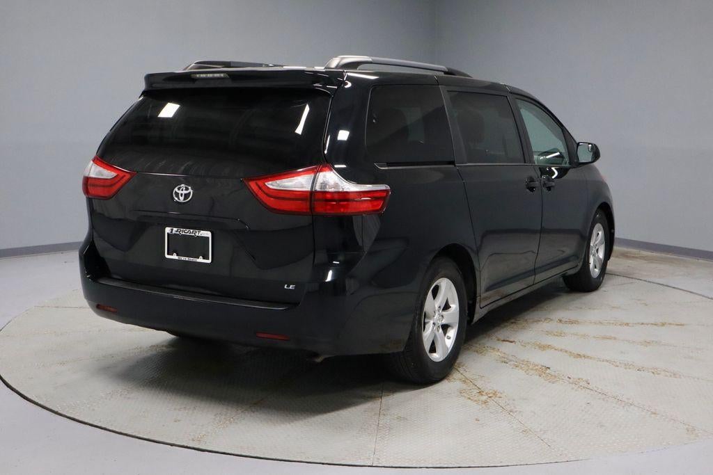 2016 Toyota Sienna LE
