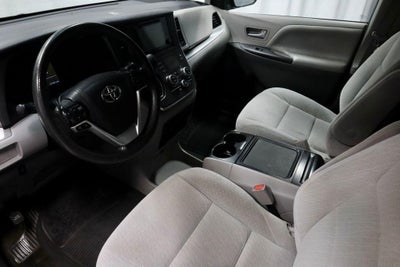 2016 Toyota Sienna LE