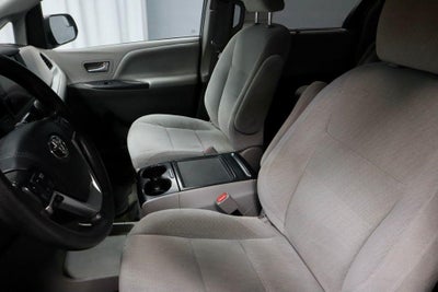 2016 Toyota Sienna LE