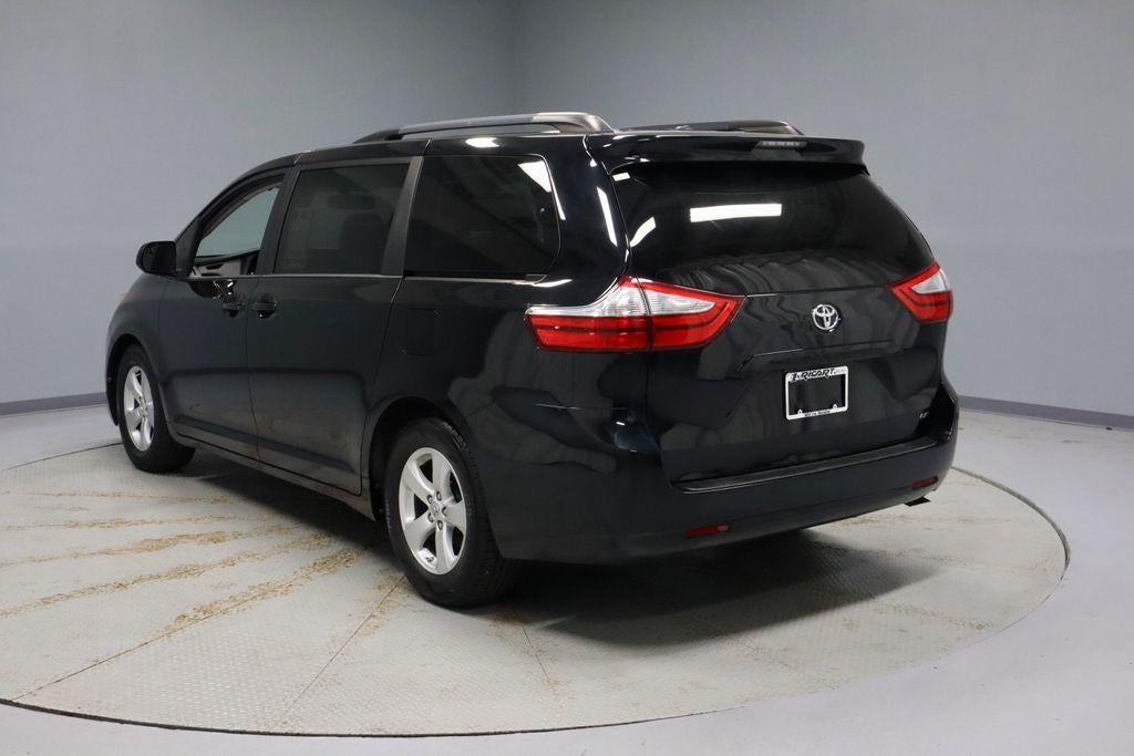 2016 Toyota Sienna LE