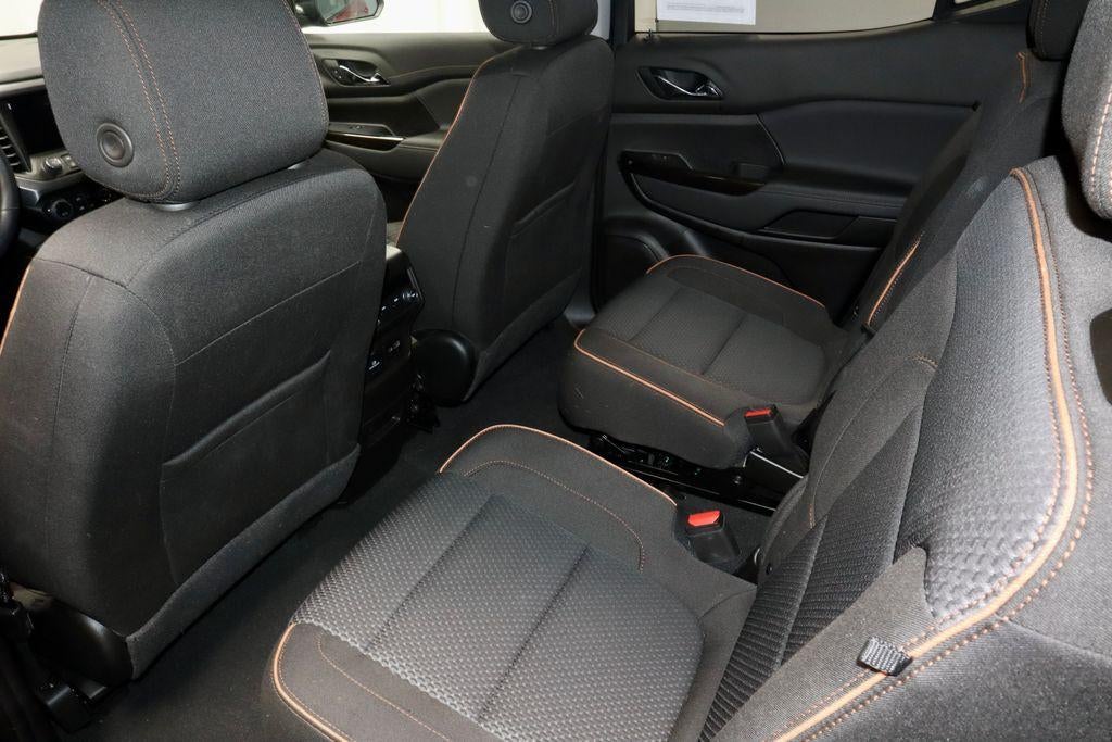 2023 GMC Acadia AWD AT4