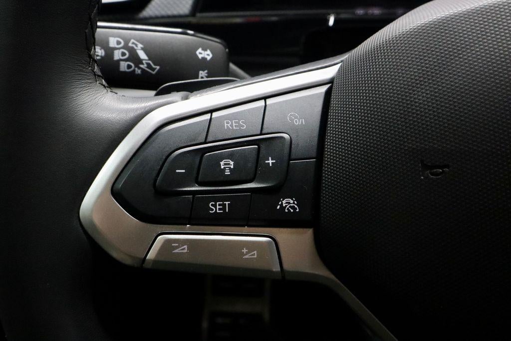 2025 Volkswagen Atlas Cross Sport 2.0T SEL R-Line Black 4MOTION