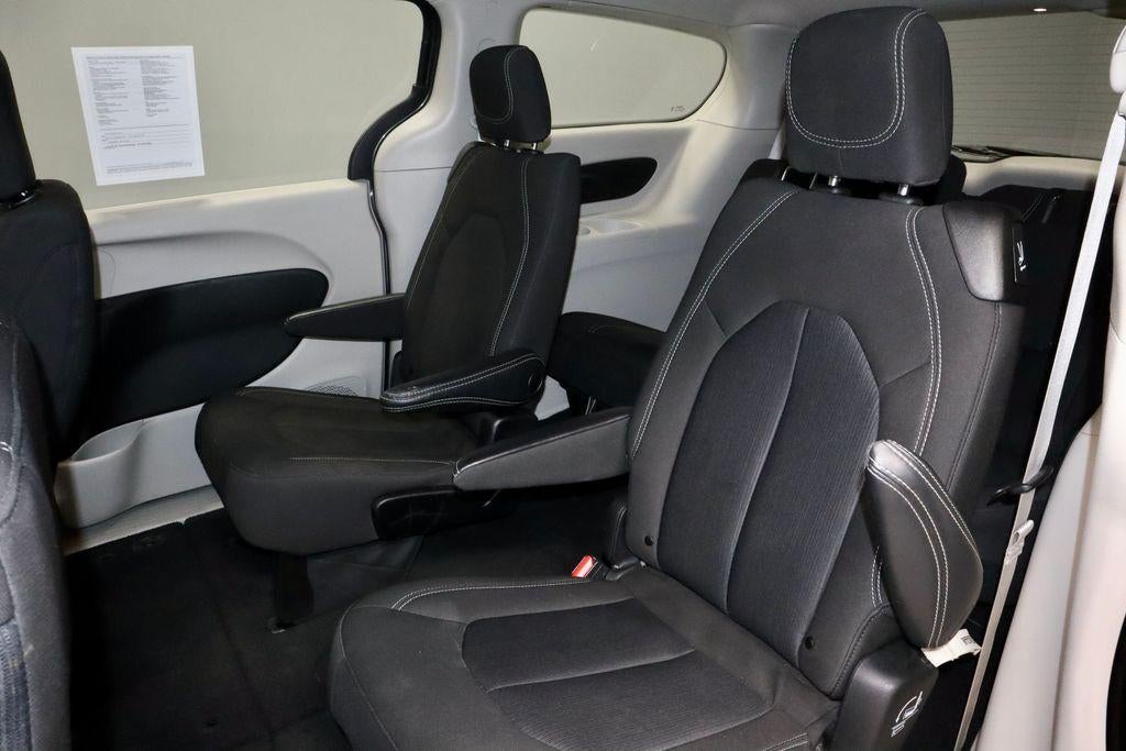 2023 Chrysler Voyager LX FWD