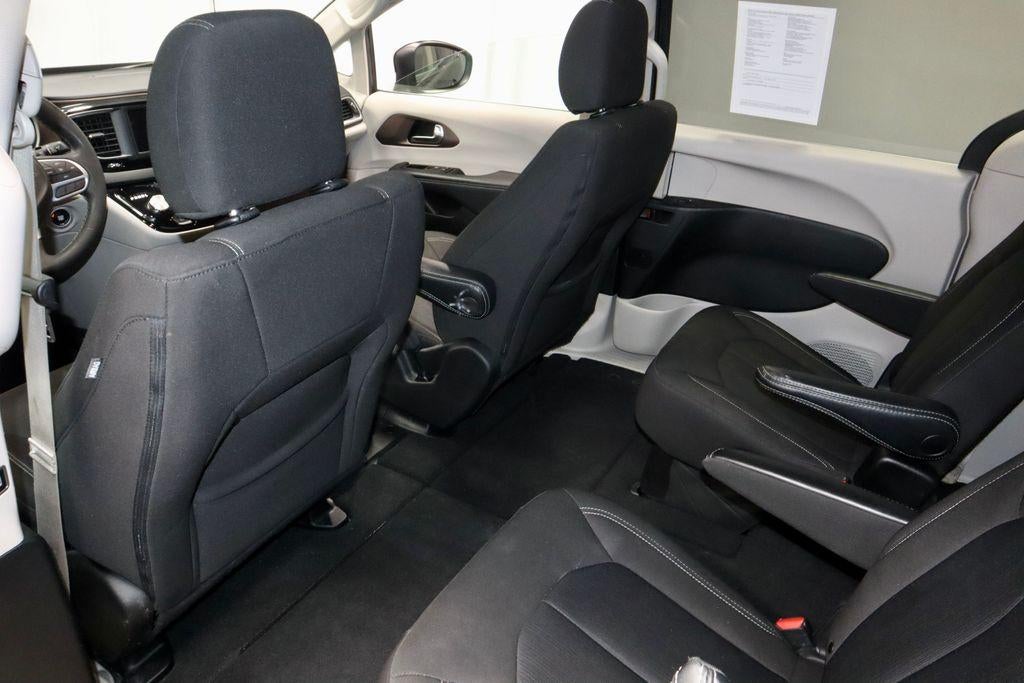 2023 Chrysler Voyager LX FWD