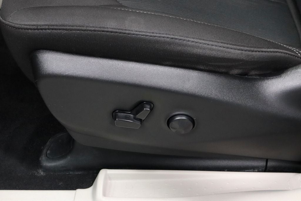 2023 Chrysler Voyager LX FWD