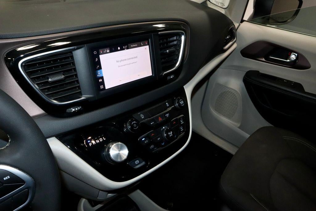 2023 Chrysler Voyager LX FWD