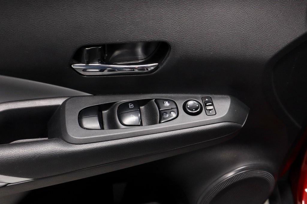 2023 Nissan Kicks SR FWD