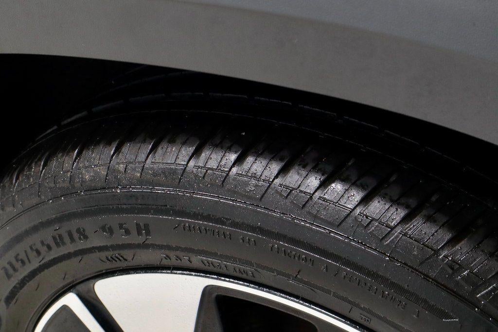 2025 Volkswagen Taos SE 4MOTION