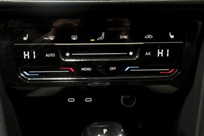 2025 Volkswagen Taos SE 4MOTION