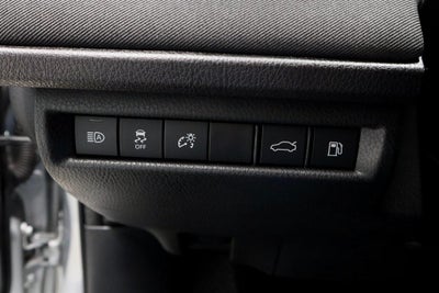 2025 Toyota Camry LE (SE)