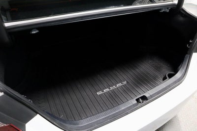 2022 Toyota Camry SE Auto (SE)