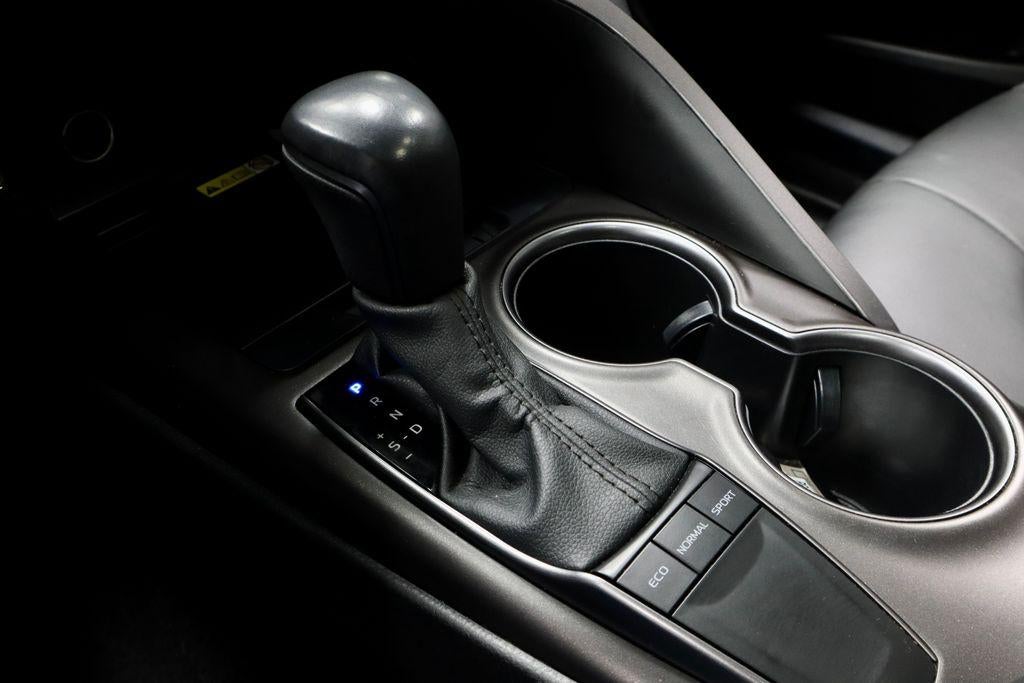 2022 Toyota Camry SE Auto (SE)