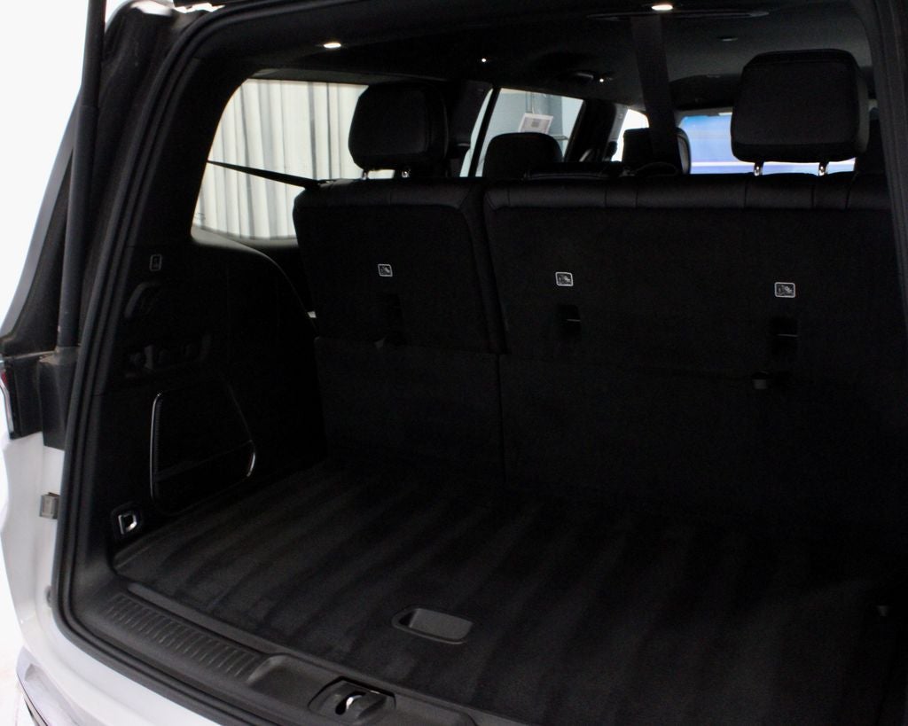 2023 Jeep Wagoneer Base