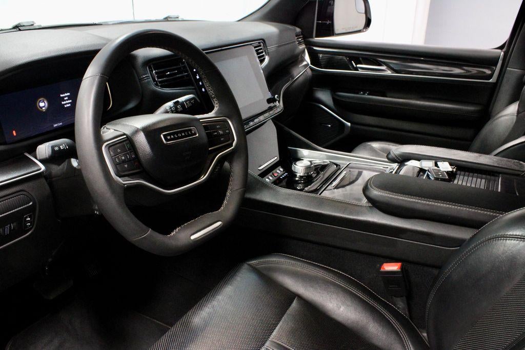 2023 Jeep Wagoneer Base