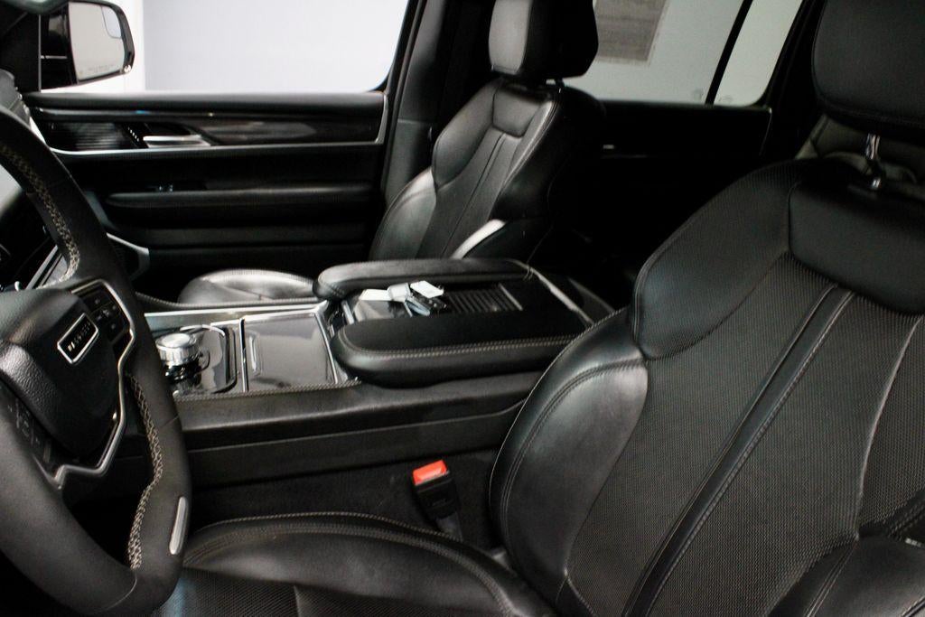 2023 Jeep Wagoneer Base