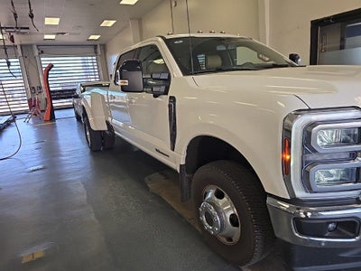 2026 Ford Super Duty F-350 DRW Lariat
