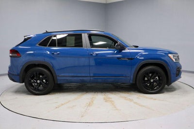 2025 Volkswagen Atlas Cross Sport 2.0T SEL R-Line Black