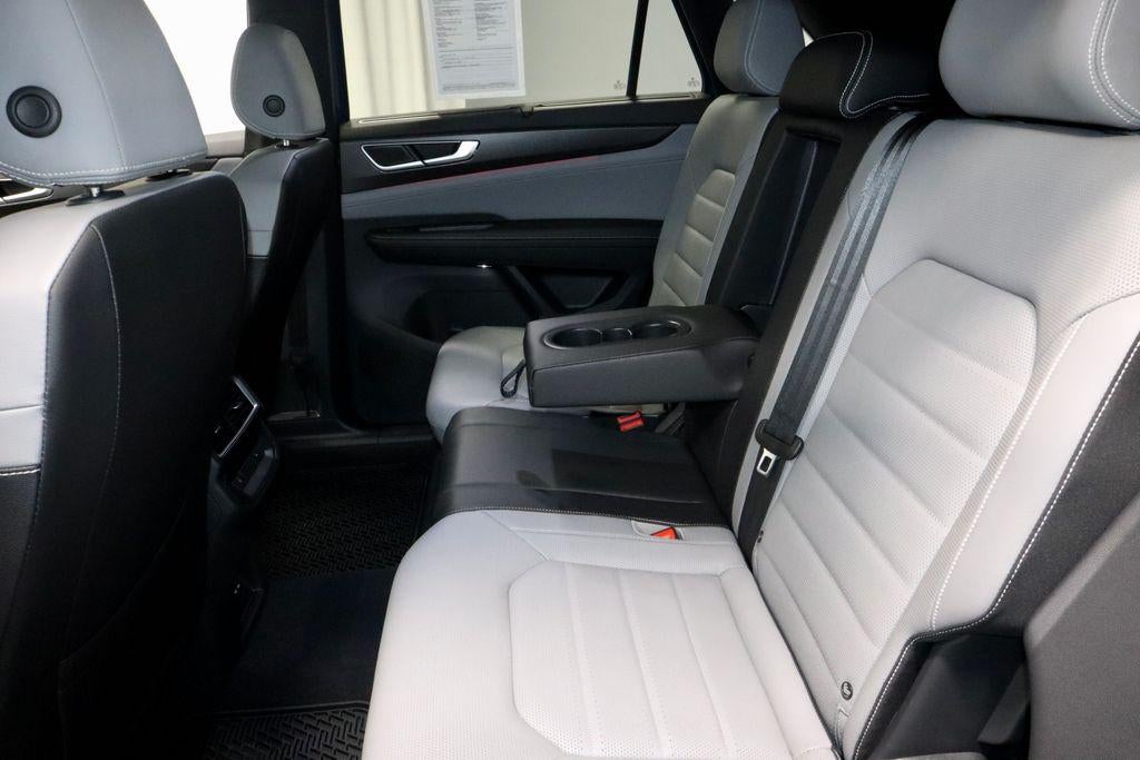 2025 Volkswagen Atlas Cross Sport 2.0T SEL R-Line Black