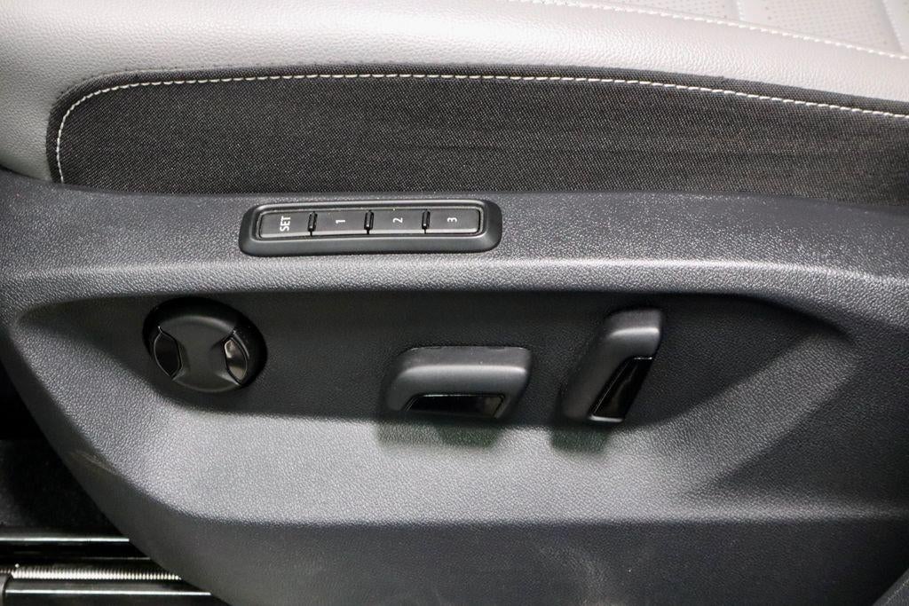 2025 Volkswagen Atlas Cross Sport 2.0T SEL R-Line Black