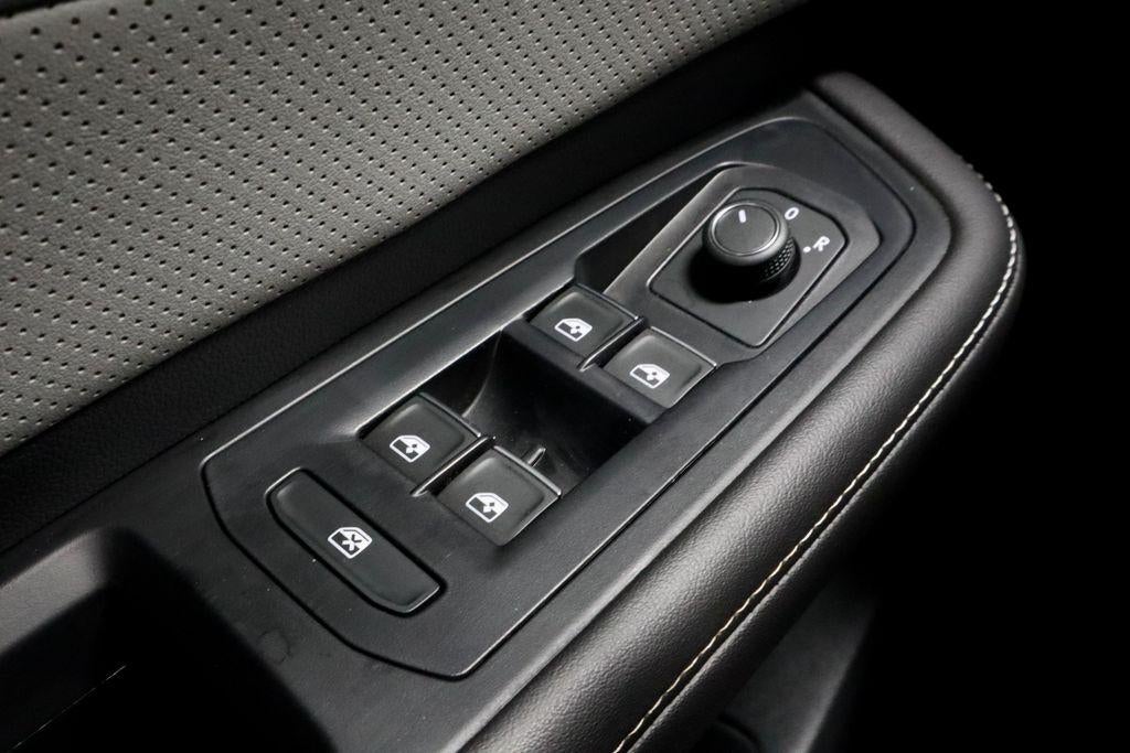 2025 Volkswagen Atlas Cross Sport 2.0T SEL R-Line Black