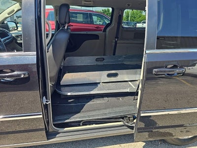 2016 Chrysler Town & Country Touring