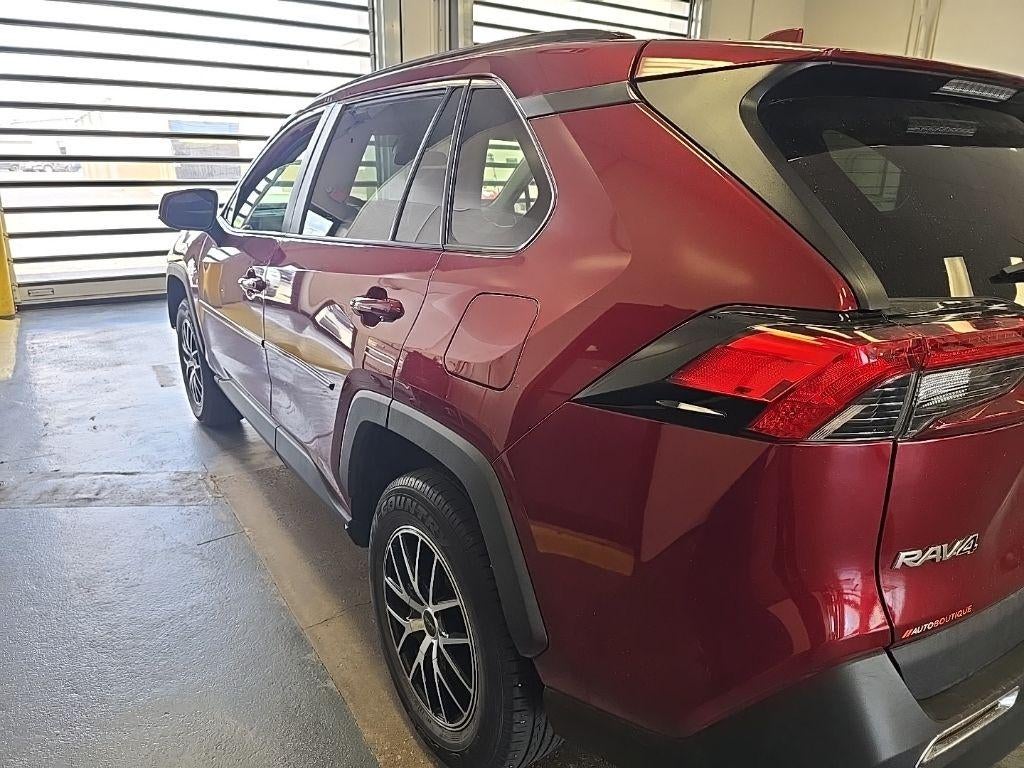 2020 Toyota RAV4 LE