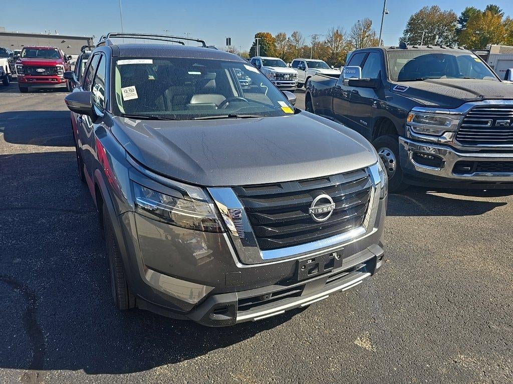 2024 Nissan Pathfinder SL