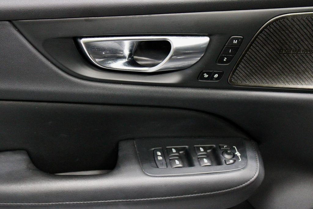 2024 Volvo S60 B5 Plus Dark Theme