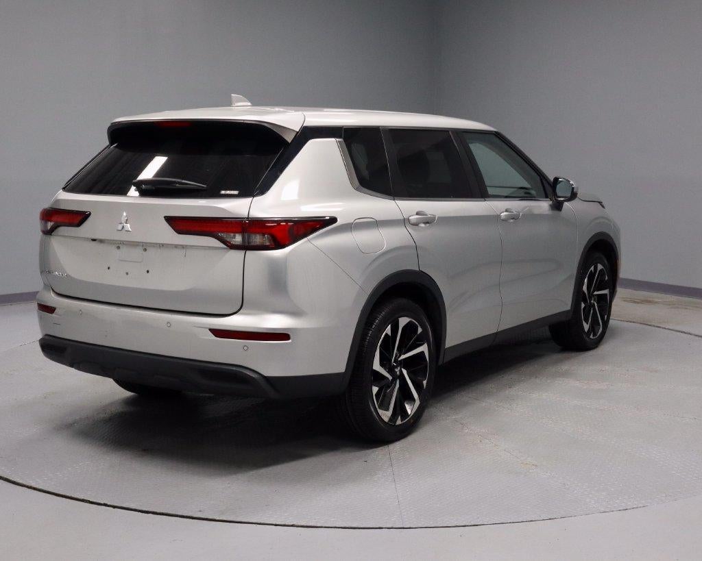 2022 Mitsubishi Outlander ES