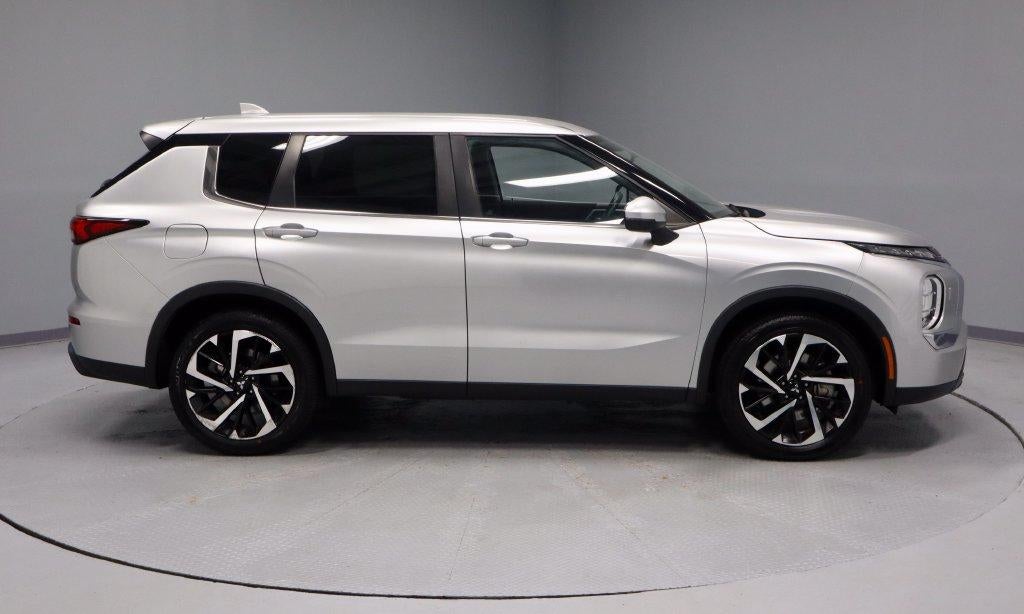 2022 Mitsubishi Outlander ES