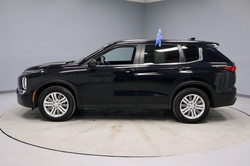 2024 Mitsubishi Outlander ES