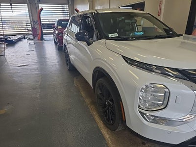 2023 Mitsubishi Outlander SE Black Edition