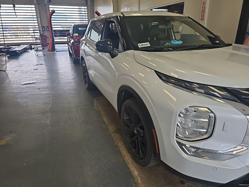 2023 Mitsubishi Outlander SE Black Edition