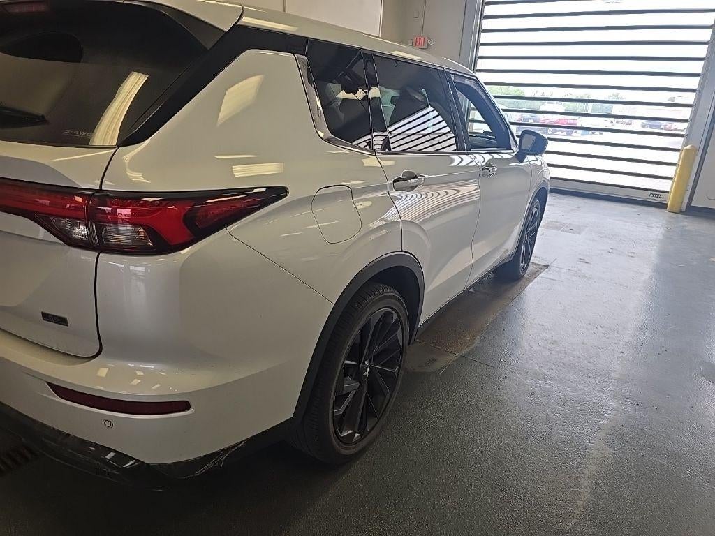 2023 Mitsubishi Outlander SE Black Edition