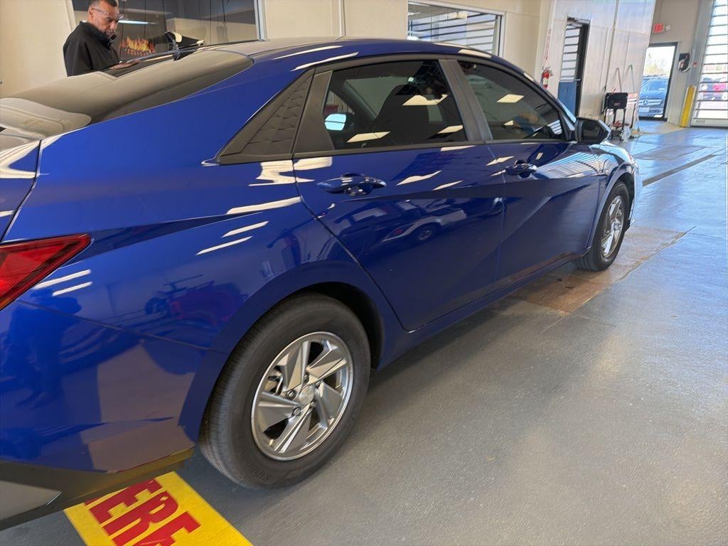 2025 Hyundai ELANTRA SE