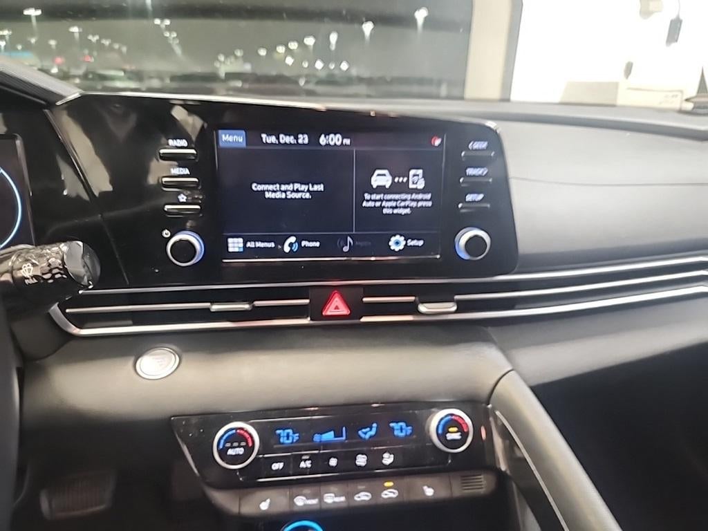 2022 Hyundai ELANTRA SEL