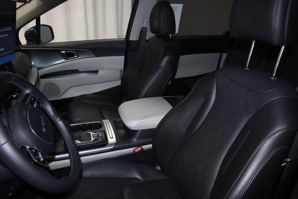 2024 Kia Carnival LX Seat Package