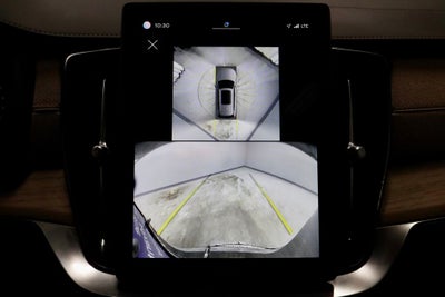 2025 Volvo XC90 B5 Plus